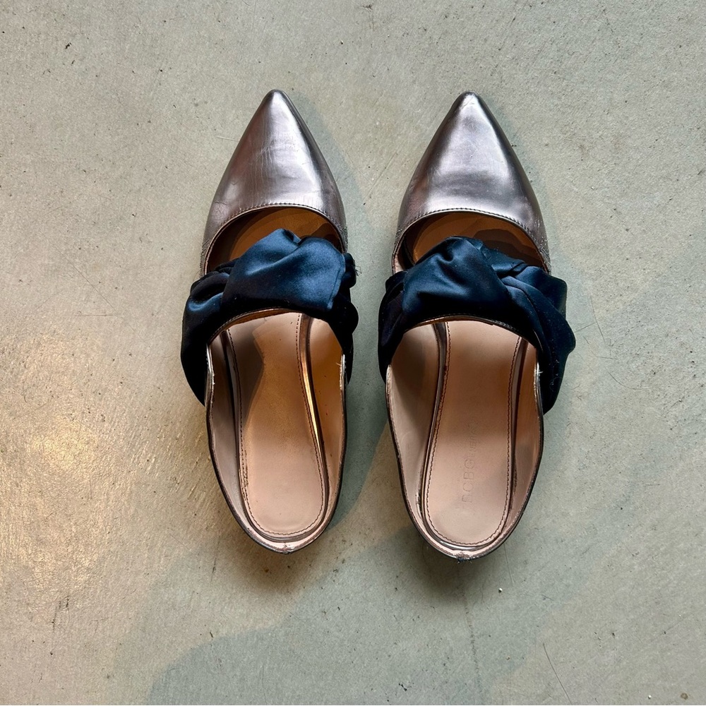 Metallic pointed toe shoes